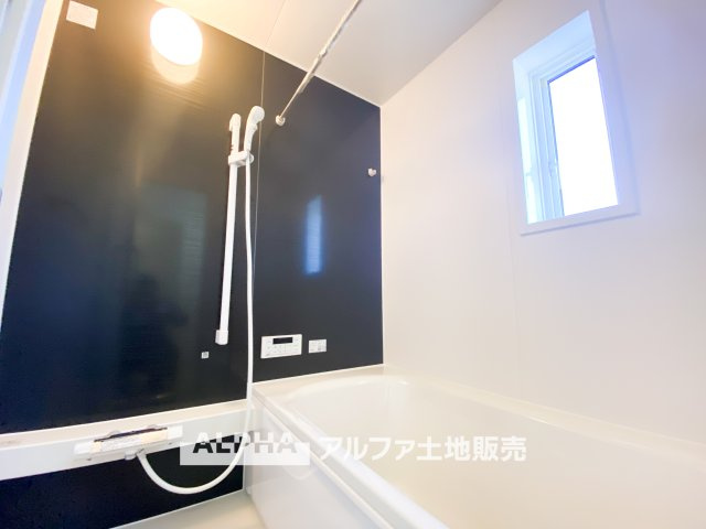 昭島市拝島町３丁目の新築一戸建の浴室|【Comfortable space】
◆お風呂とトイレが別◆
毎日のバスタイムも快適、ストレスフリーなプライベート空間。