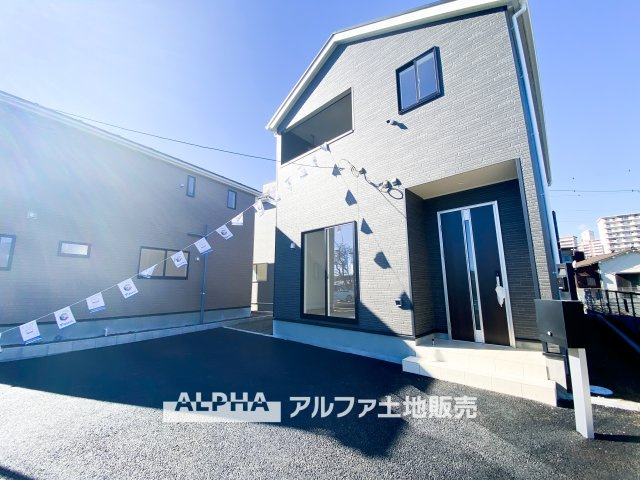 昭島市拝島町３丁目の新築一戸建の外観|【clear the mind】◆暮らしが整う空間◆
ゆとりのある住空間と、どこか安心感のある佇まい。
ここで過ごす日々が、自分たちらしい暮らしへと自然に導いてくれる。