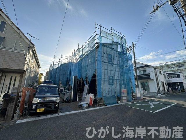 平塚市虹ケ浜　新築戸建　全2棟の前面道路含む現地写真|6月2日撮影　建築中　現地外観