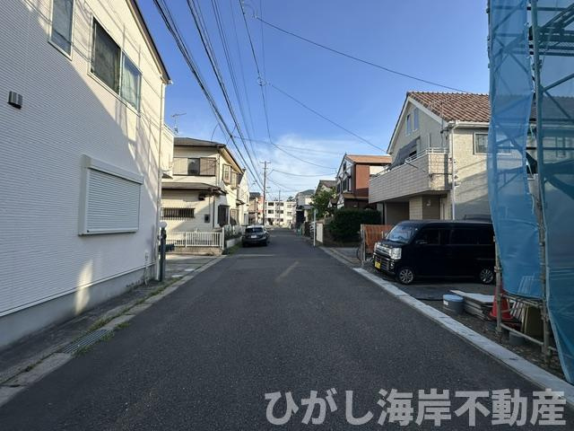平塚市虹ケ浜　新築戸建　全2棟の前面道路含む現地写真|6月2日撮影　建築中　現地外観