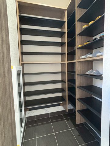 PEAKS山の田中央の収納|※ イメージ施工例　シューズインクローク