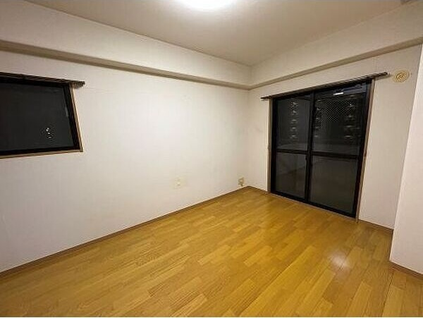 サーパス平成の洋室