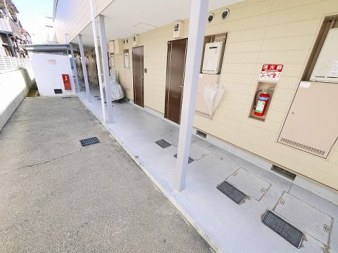 レオパレス法華寺のロビー