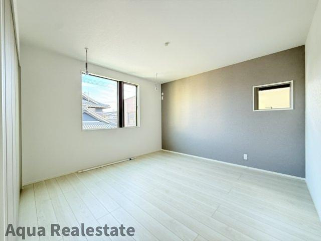 オール電化デザイナーズハウス高松市木太町建売㉒の寝室|寝室にもご利用いただける居室スペースです。