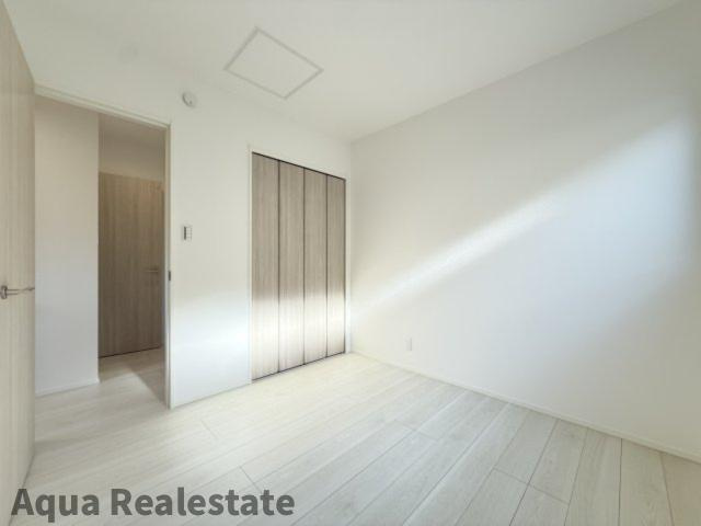 オール電化デザイナーズハウス高松市木太町建売㉒の寝室|子供部屋にもちょうどいい大きさのお部屋です。