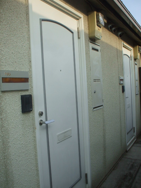 アネスタ新中野の玄関