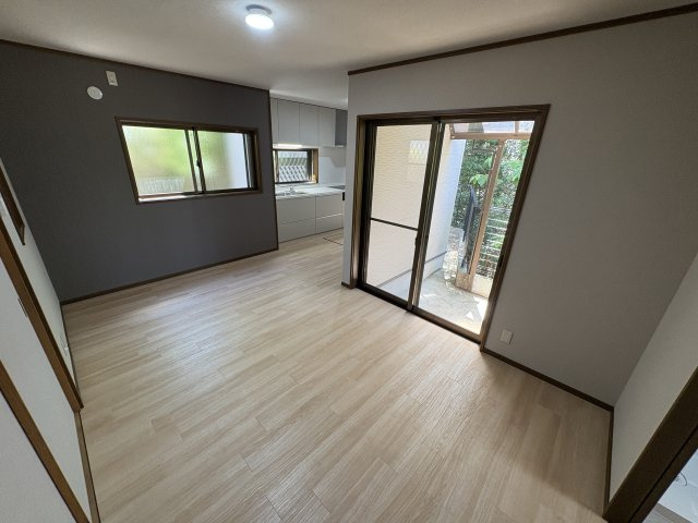 下畑町戸建の居間・リビング