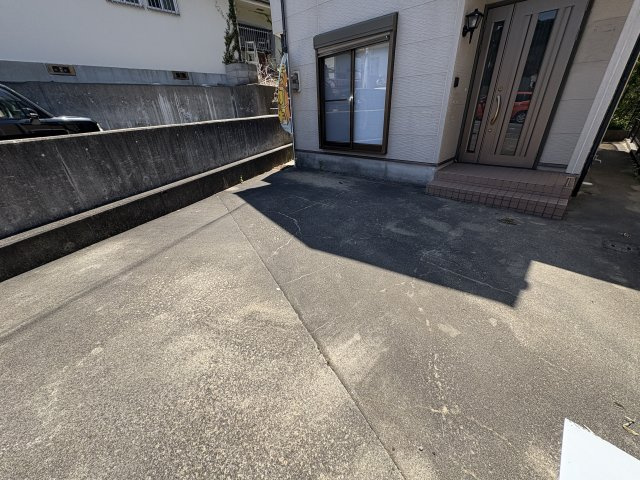 下畑町戸建の駐車場