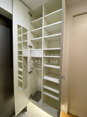 【収納】 | アーデンタワー北堀江 | 収納たっぷり、鏡付きのシューズボックス！