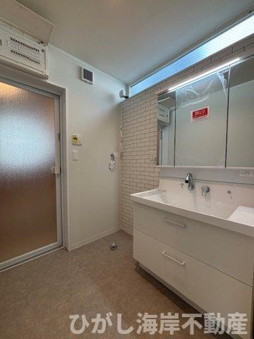 茅ヶ崎市緑が浜　新築戸建の脱衣所|脱衣スペース