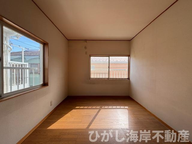 茅ヶ崎市白浜町 　中古戸建の洋室|室内クリーニング済み！　6.7帖　洋室