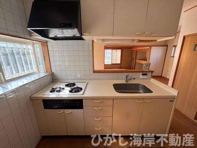 茅ヶ崎市白浜町 　中古戸建のキッチン|室内クリーニング済み！　システムキッチン