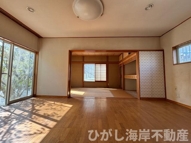 茅ヶ崎市白浜町 　中古戸建の居間・リビング|室内クリーニング済み！　13.5帖　LDK