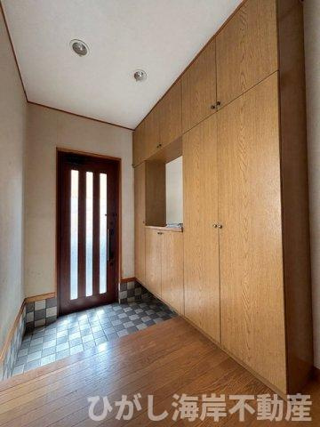 茅ヶ崎市白浜町 　中古戸建の玄関|室内クリーニング済み！　玄関