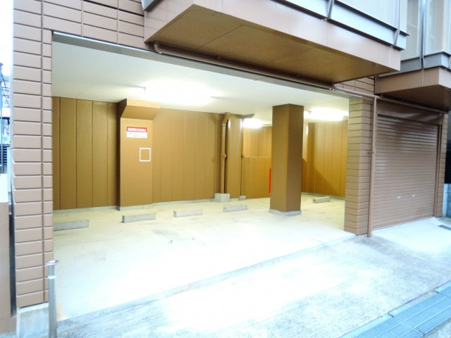 ミレニアム北園の駐車場