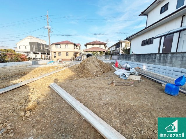 羽曳野市羽曳が丘西　新築一戸建ての外観|周辺は落ち着いた街並みの住宅地！子育てがしやすい住環境です！まだ未完成ですが、現地でしかわからない事もございます。是非一度ご覧ください。