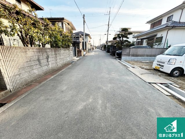 羽曳野市羽曳が丘西　新築一戸建ての前面道路含む現地写真|周辺は落ち着いた街並みの住宅地！子育てがしやすい住環境です！まだ未完成ですが、現地でしかわからない事もございます。是非一度ご覧ください。