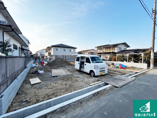 羽曳野市羽曳が丘西　新築一戸建ての外観|周辺は落ち着いた街並みの住宅地！子育てがしやすい住環境です！まだ未完成ですが、現地でしかわからない事もございます。是非一度ご覧ください。