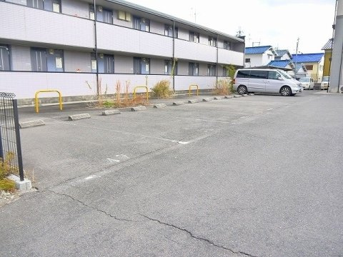 レオパレスナカノの駐車場|駐車場に車を止められます