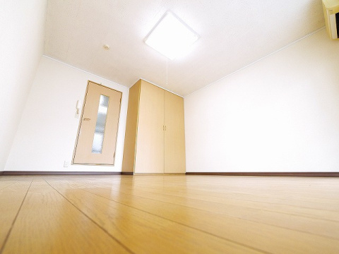 レオパレスナカノの居間・リビング|使いやすいリビングです