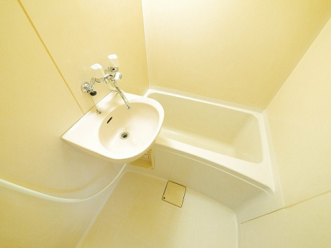 レオパレスナカノの設備|きれいなお風呂です