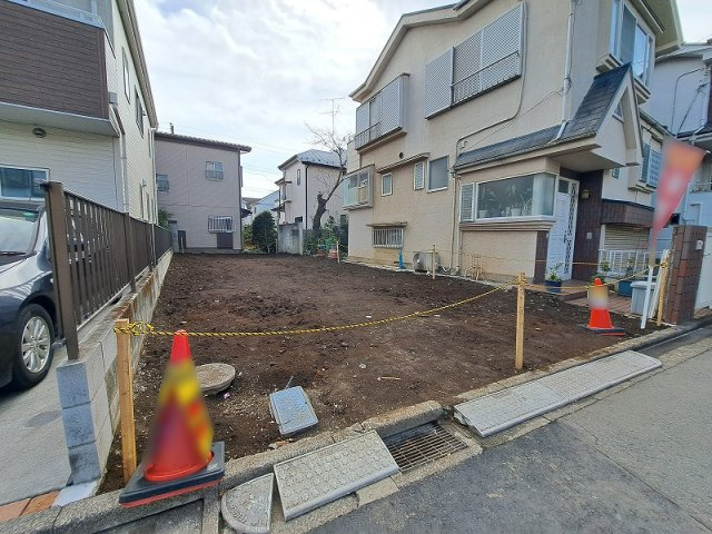 【外観】 | 東久留米市氷川台2丁目　新築一戸建住宅　全1棟　(保谷店) | LDKは3面採光・対面式キッチンを採用した開放的な空間。