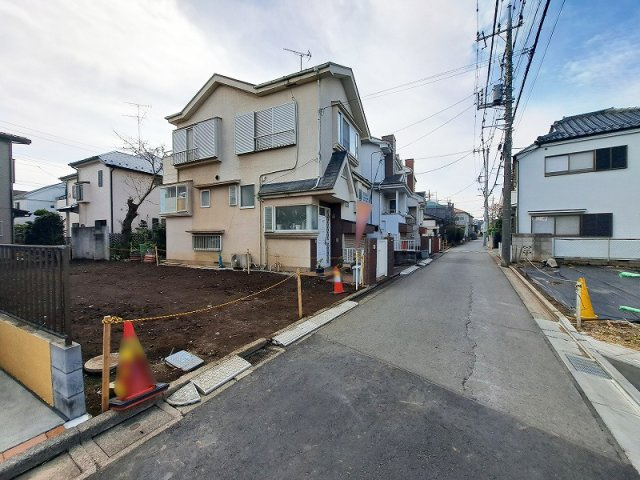【前面道路含む現地写真】 | 東久留米市氷川台2丁目　新築一戸建住宅　全1棟　(保谷店) | スーパー・コンビニが徒歩10分圏内にありお買い物も便利。