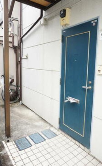 第二天貝コーポの玄関