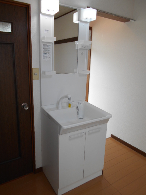 ハイム滝の洗面所|☆嬉しい独立洗面台付き☆洗面周りの小物もスッキリ収納できます☆