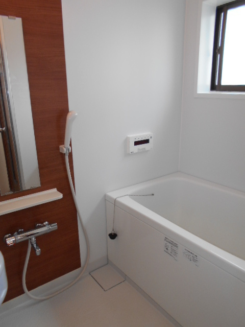 ハイム滝の浴室|☆追焚できます☆小窓付きで換気もできます☆