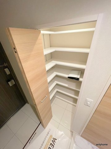 IBC Residence West　仲介手数料無料の収納