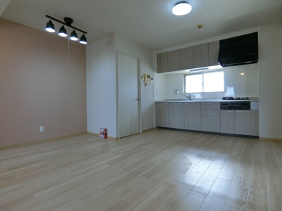 【居間・リビング】 | グランド吹上 | ※別の部屋の参考写真（内装色が異なる場合があります。）