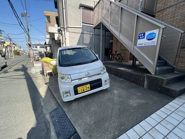 レトア Amaの駐車場