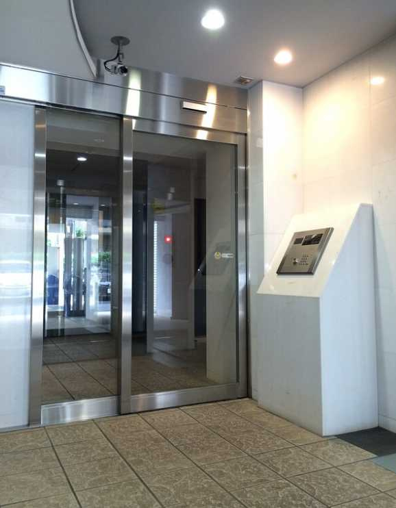 メイクスデザイン桜新町　分譲賃貸　2面採光　オートロックのエントランス