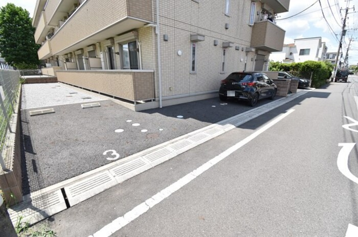 シャルマンの駐車場