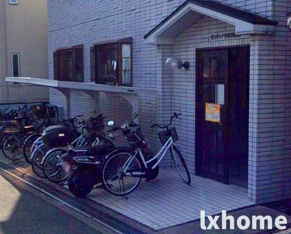 サンハイツ沢良宜西のエントランス|落ち着いたエントランスです