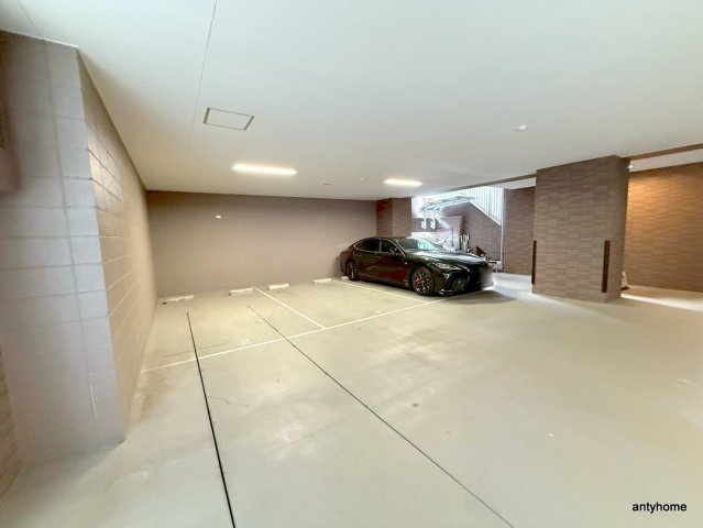 カスタリア堺筋本町　仲介手数料無料の駐車場