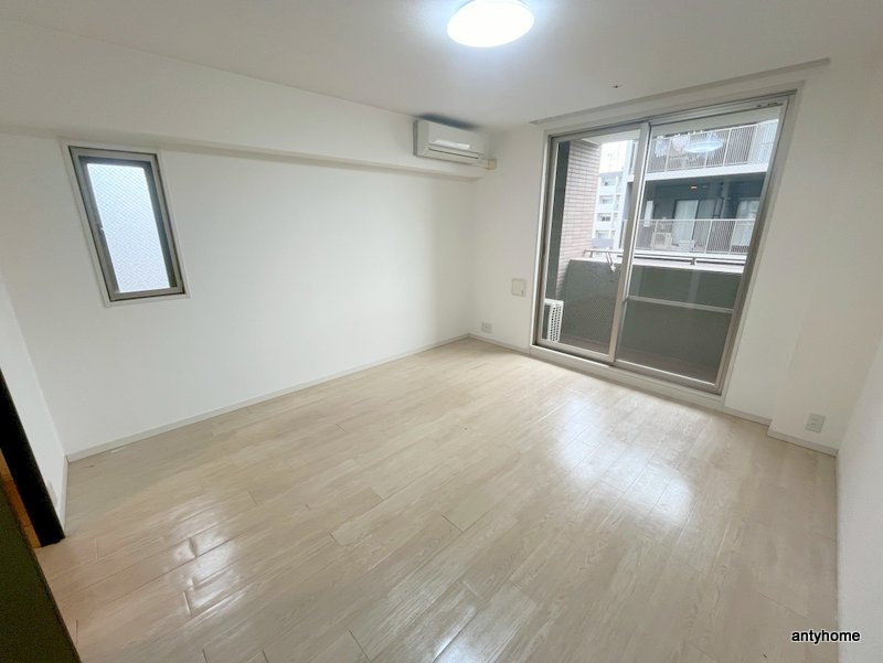 カスタリア堺筋本町　仲介手数料無料の居間・リビング