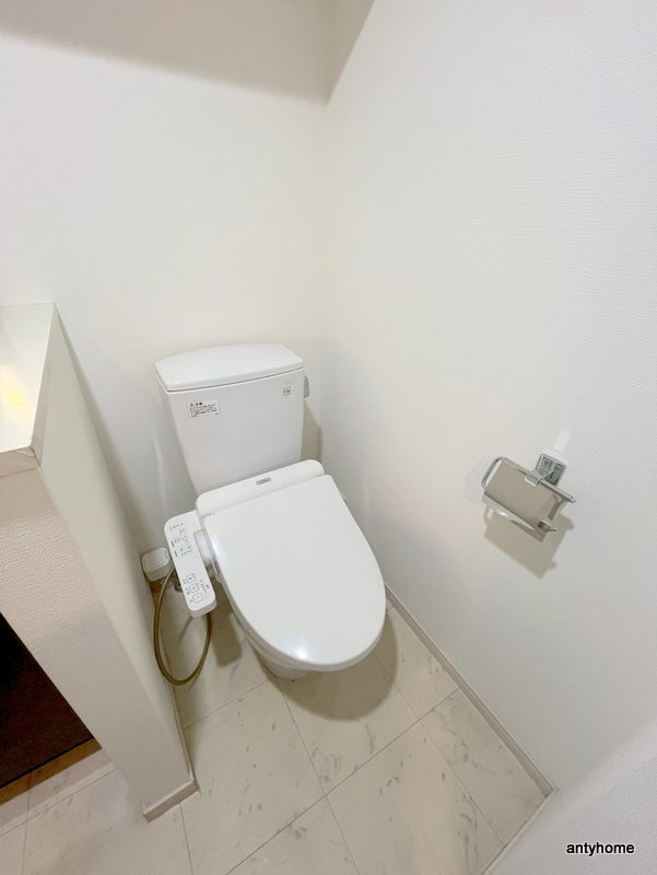 カスタリア堺筋本町　仲介手数料無料のトイレ