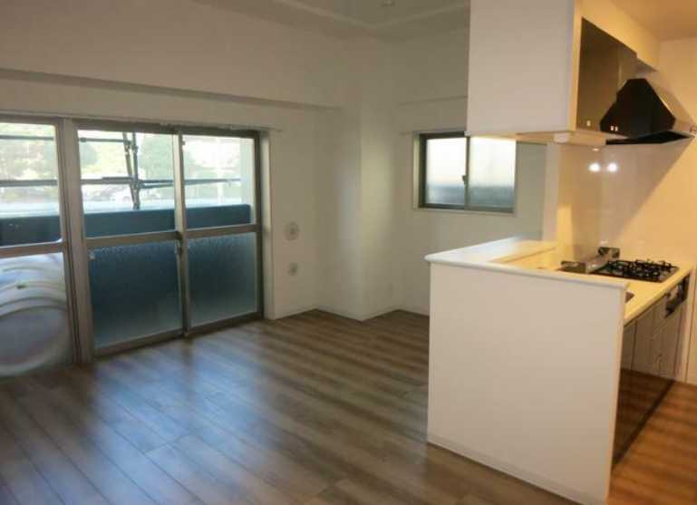 ベルメゾン若林　角部屋　ウォークインクローゼット　駐車場の居間・リビング