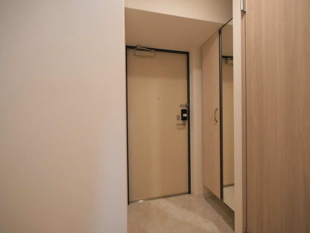 Alivis新町の玄関