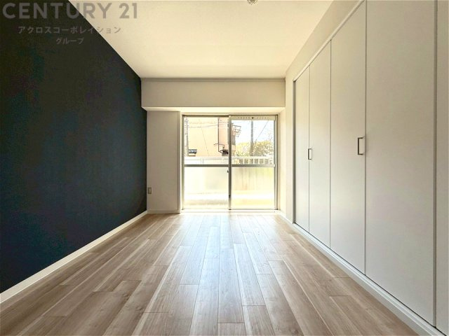 子供部屋…創造性や成長を促す遊びの空間を提供。学習や趣味に集中できる環境を整えます。個別のプライベートスペースは自己表現と自立心を育み、心地よい睡眠環境を整えリラックスできる場所を提供。