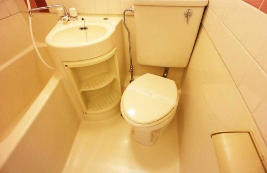 トップ三軒茶屋第５　分譲賃貸　角部屋　システムキッチンのトイレ