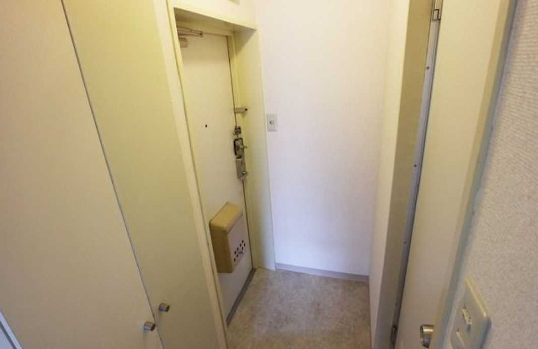 トップ三軒茶屋第５　分譲賃貸　角部屋　システムキッチンの玄関