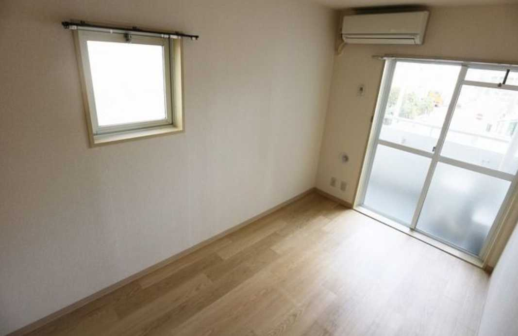 トップ三軒茶屋第５　分譲賃貸　角部屋　システムキッチンの居間・リビング