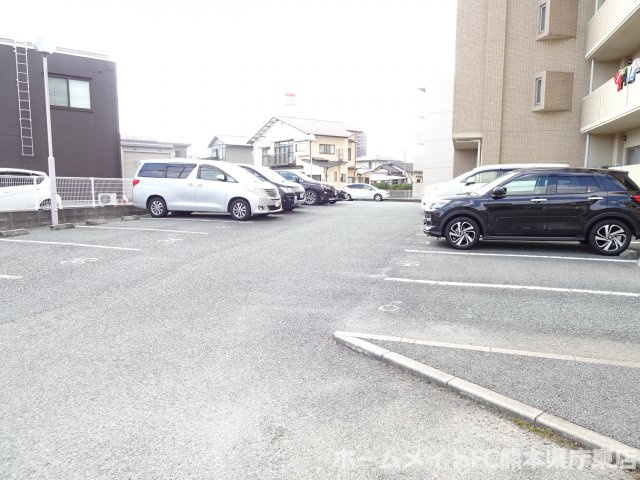 熊本市中央区帯山４丁目の賃貸マンションの駐車場
