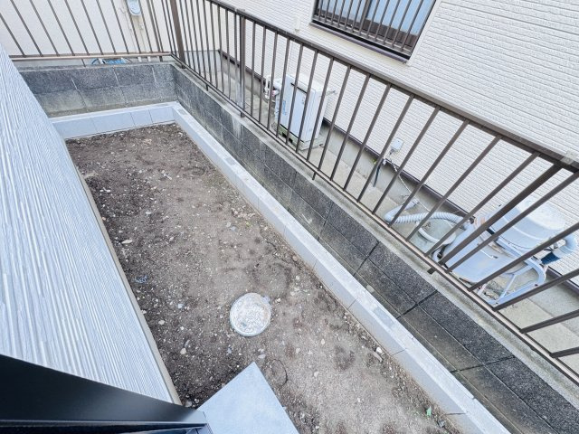 松戸市松戸新田新築戸建【寒風台小学校：10分】の庭|南側隣地境界スペース