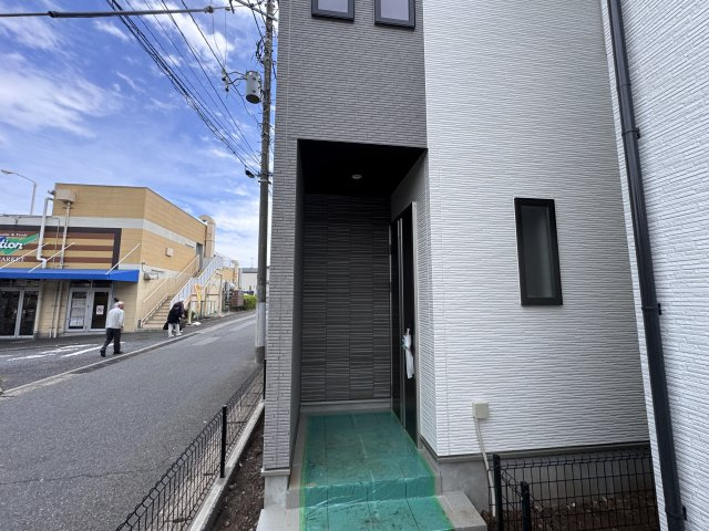 松戸市松戸新田新築戸建【寒風台小学校：10分】のエントランス