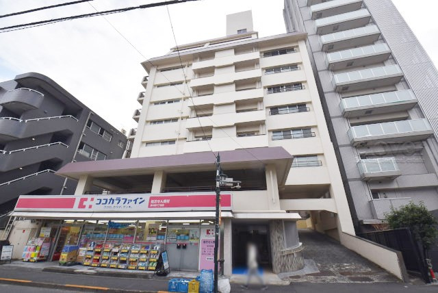 【外観】 | ハイネス東中野 | 手入れの行き届いた外壁やエントランスなど、「見ればわかる」レベルで清潔感を保ったマンションです。築年数を感じさせない姿で皆様をお出迎えします。～即日のご見学可能～　お問合せはお気軽にどうぞ。
