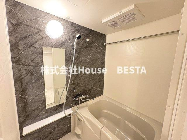 ソルテラス神戸栄町通の浴室